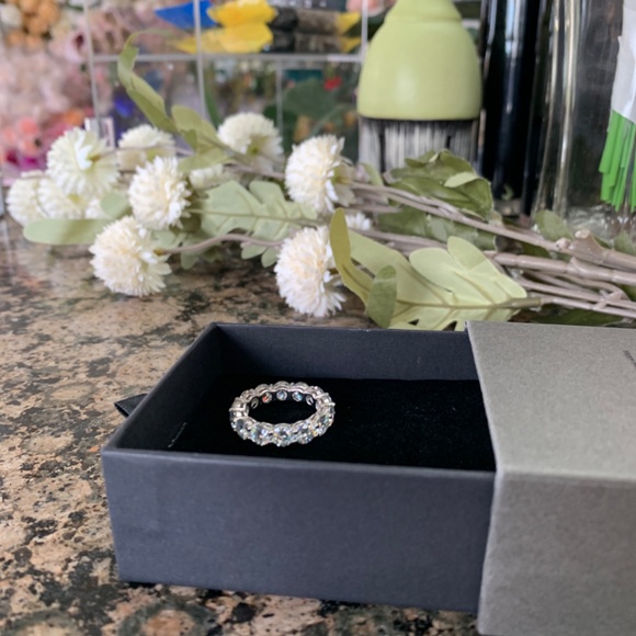 Stunning 7 carat, size 7 very heavy ring - Picture 3 of 3